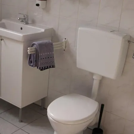 079 Schroeder Lejlighed *