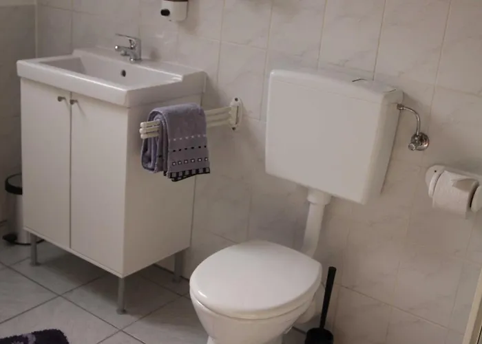 079 Schroeder شقة *